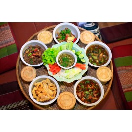 Khan Toke Dinner Chiang Rai at Toke-Tong Restaurant with Transfer